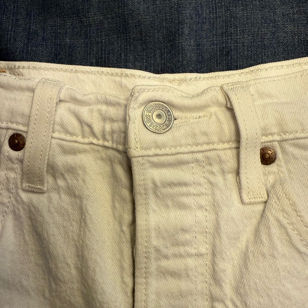 Levi’s 501 Shorts - Picture 3 of 8